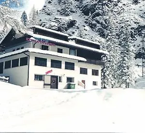 Regina Delle Dolomiti Apartahotel