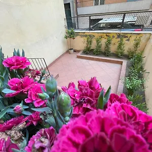 https://dr-house-apartment.taorminaitalyhotels.com